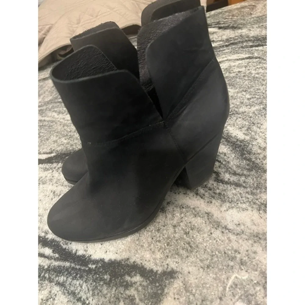 Vince Camuto Helyn Ankle Boots Women 10 Black Good Leather Split Shaft Heel